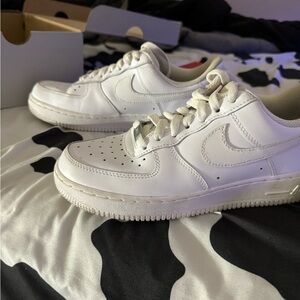 size 8.5 women’s nike air forces